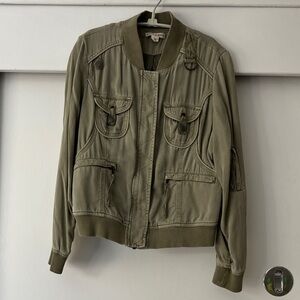 Utility-Style Olive Bomber Jacket for Women